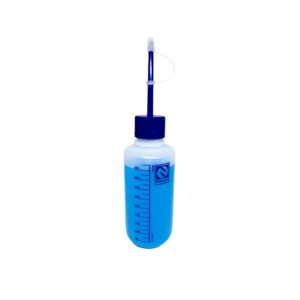 Pisseta Gradudada em PE 500mL Tampa Azul Bico Reto