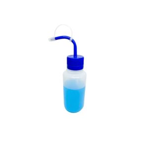 Pisseta Sem Graduação em PE 250mL Tampa Azul Bico Curvo